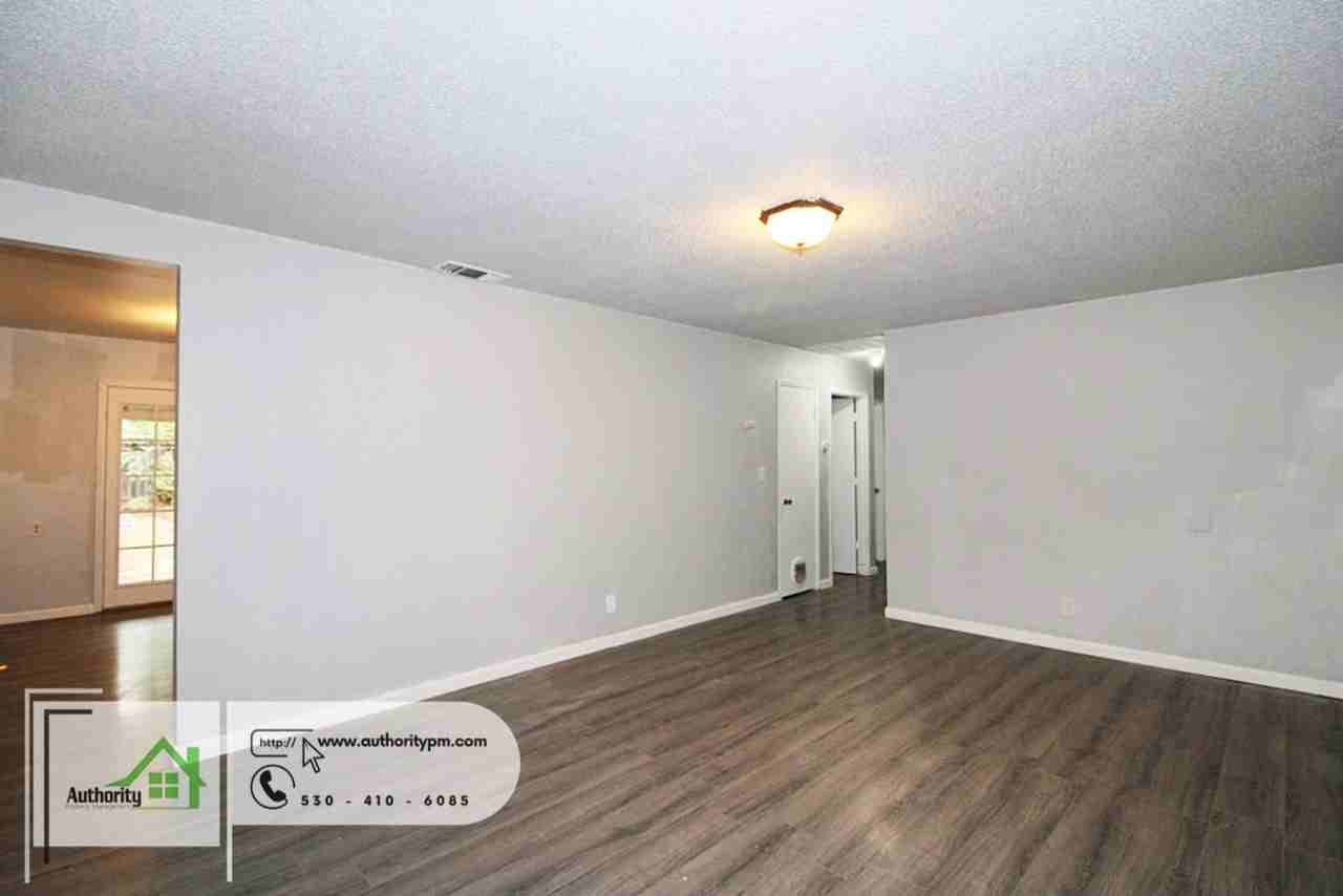 2082 Martian Way - Photo 4 of 14