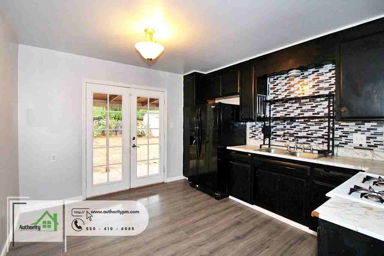 2082 Martian Way - Photo 5 of 14