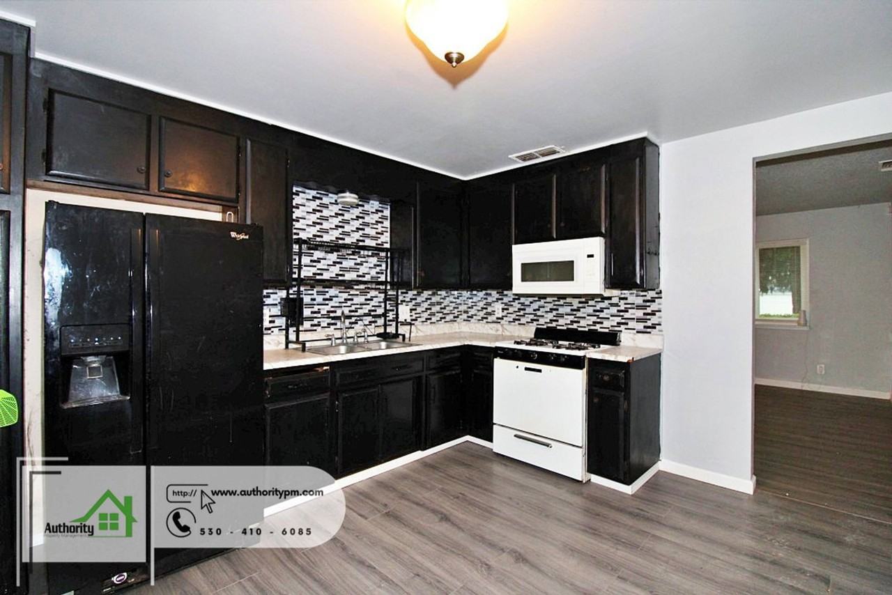2082 Martian Way - Photo 6 of 14