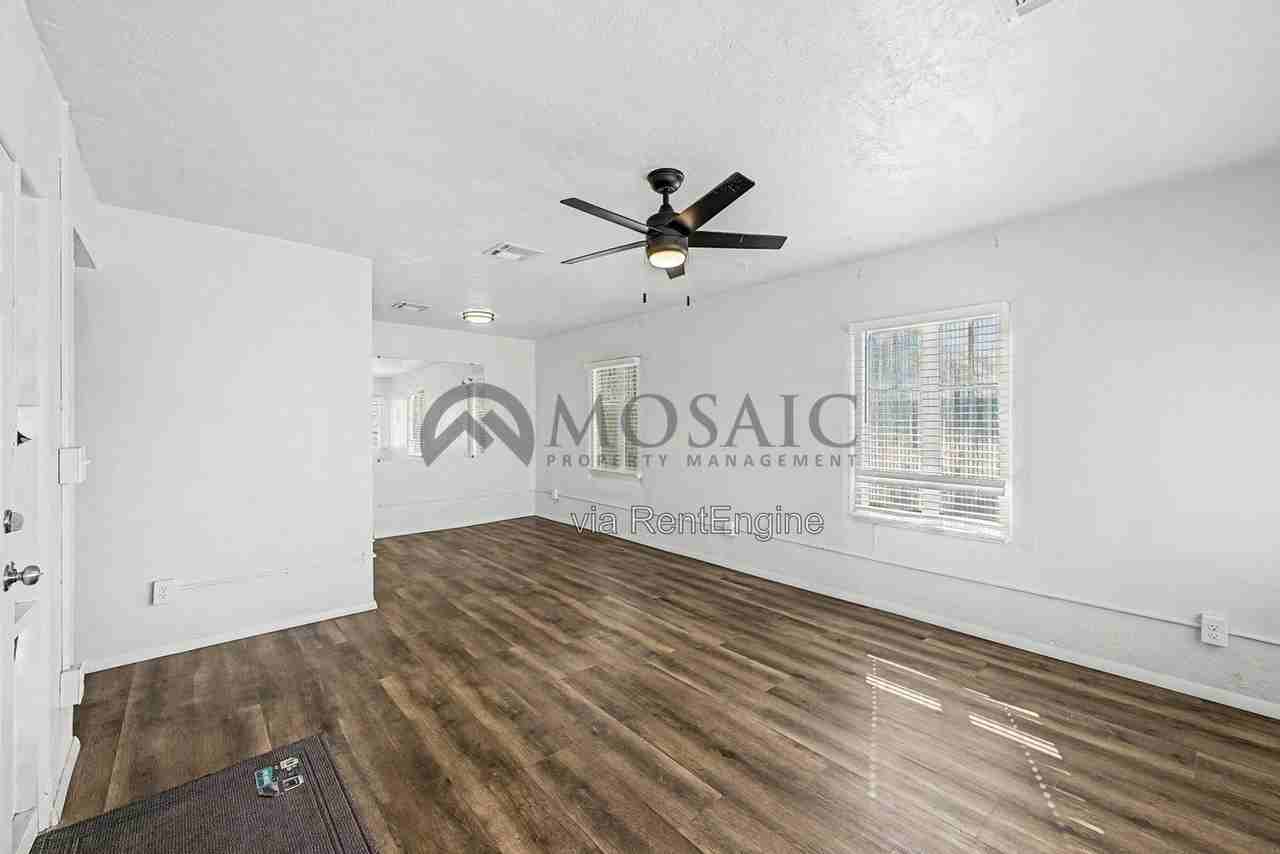 2401 W Monroe St - Photo 5 of 19
