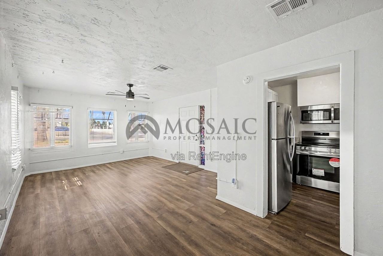 2401 W Monroe St - Photo 7 of 19