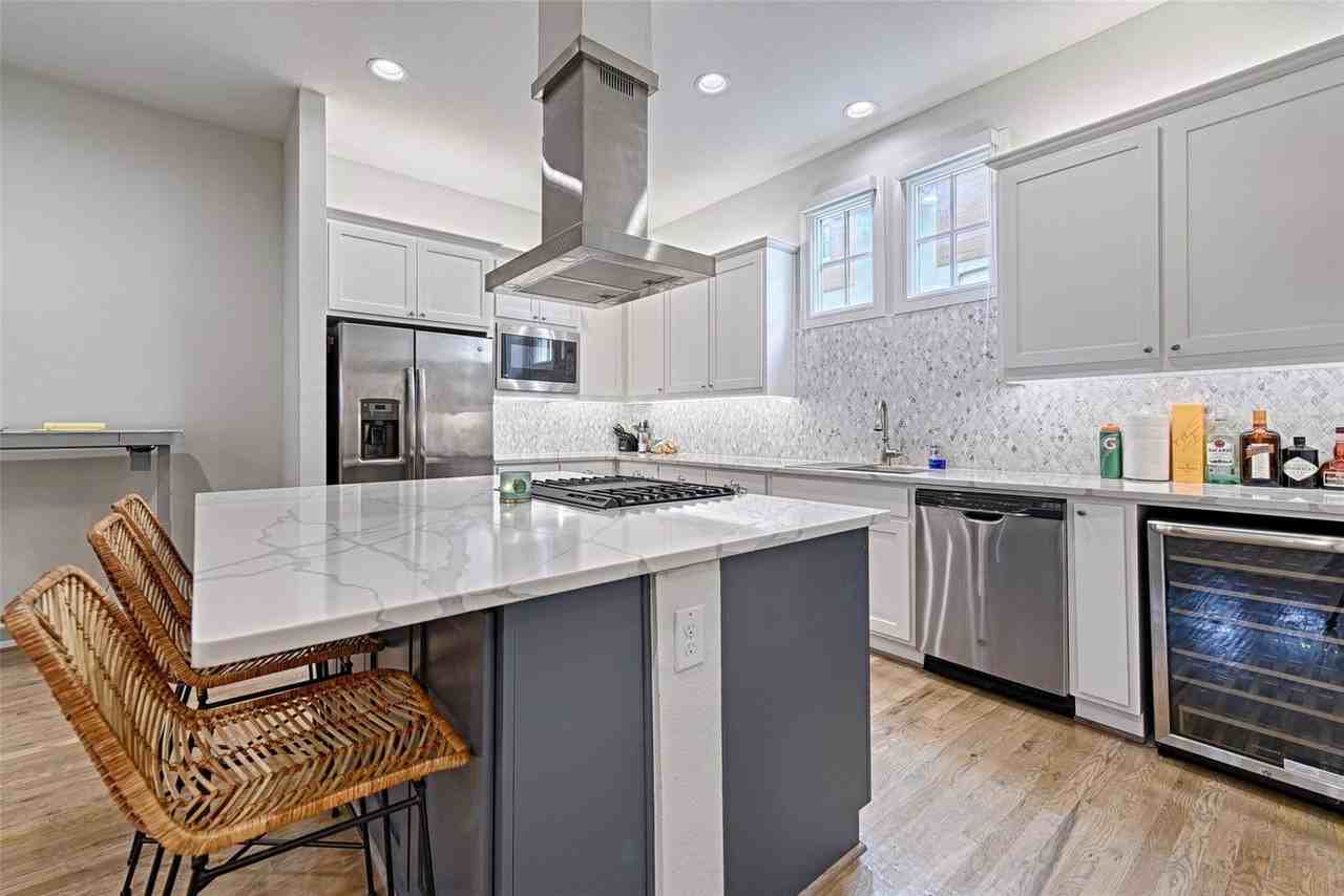 5089 Gaston Ave #1002 - Photo 5 of 18