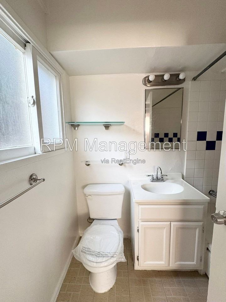 7036 Hawthorn Ave #5 - Photo 4 of 5