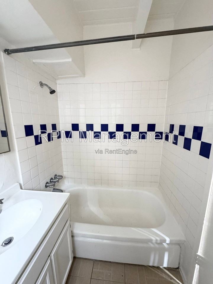 7036 Hawthorn Ave #5 - Photo 5 of 5