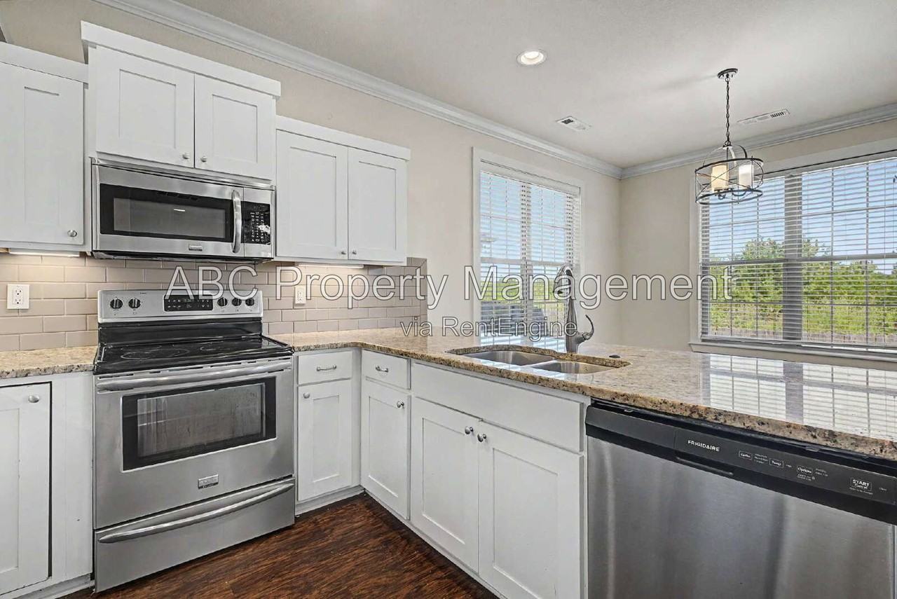 3110 Sw Riverstone Ave - Photo 3 of 22