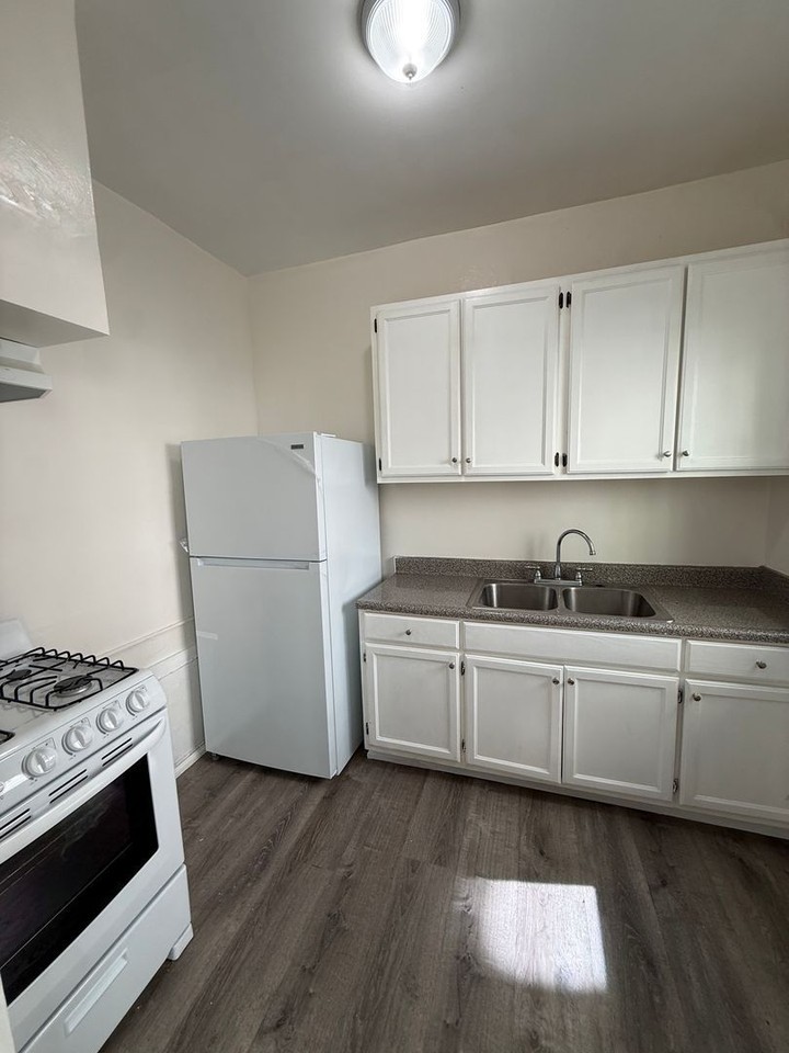 1448 W 3rd St #106 - Photo 3 of 14