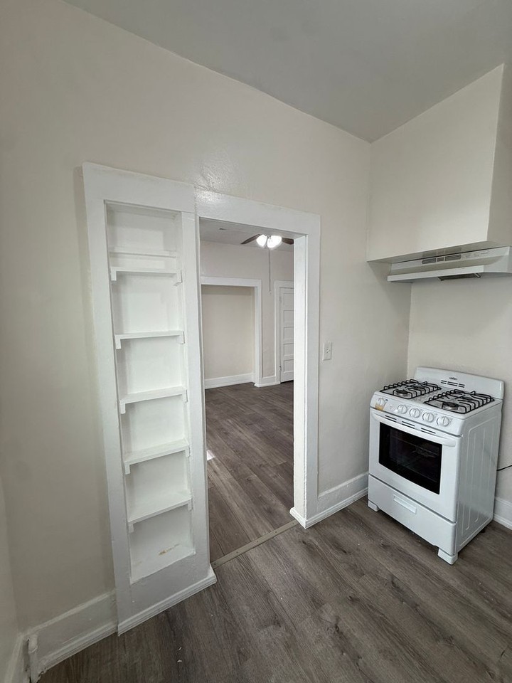 1448 W 3rd St #106 - Photo 7 of 14