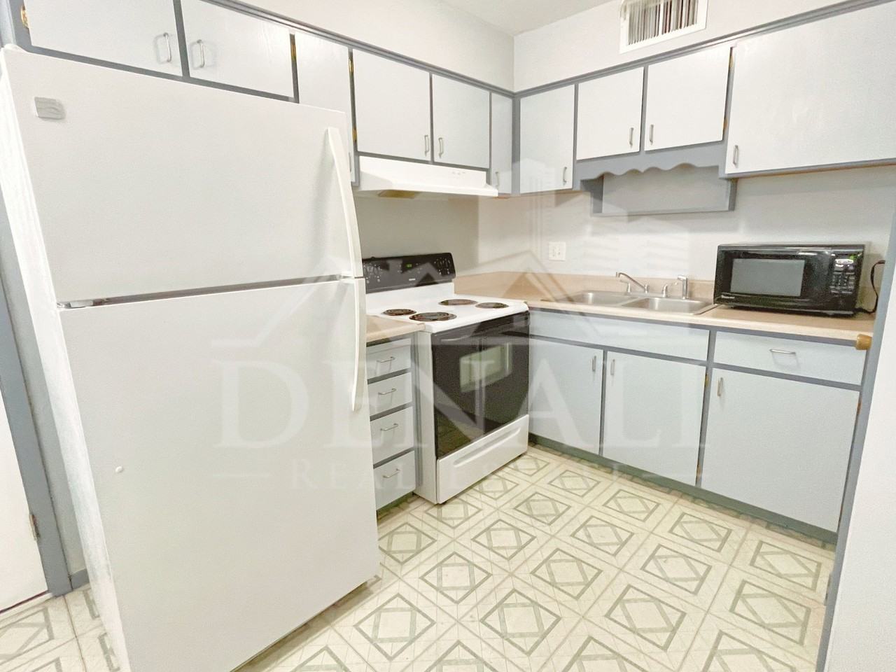 1515 W Huntington Dr - Photo 4 of 15