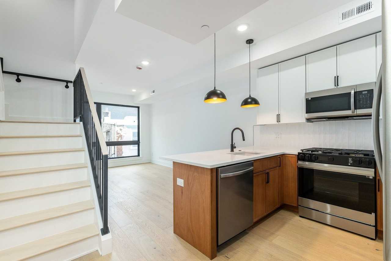807 N 17th St #D - Photo 2 of 30