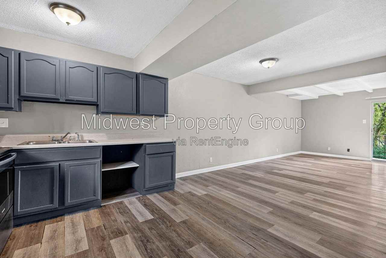 10002 Kodiak Dr - Photo 2 of 35