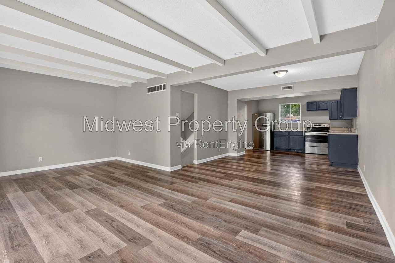 10002 Kodiak Dr - Photo 3 of 35
