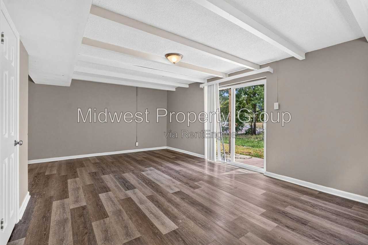 10002 Kodiak Dr - Photo 4 of 35