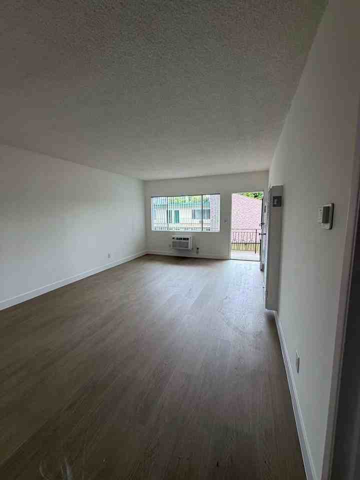 10520 Balboa Blvd #57 - Photo 4 of 10