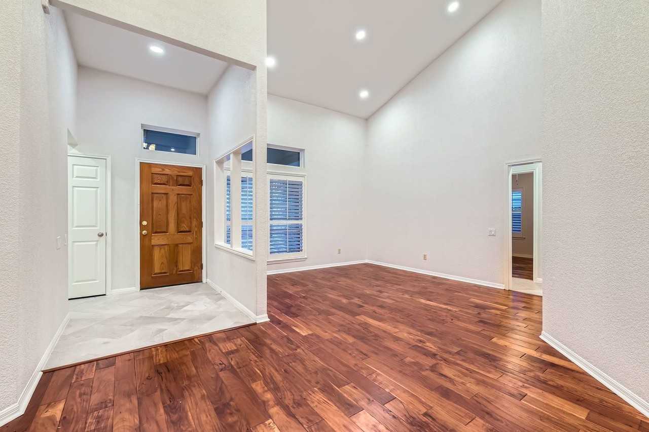 6428 Old Harbor Ln - Photo 5 of 29