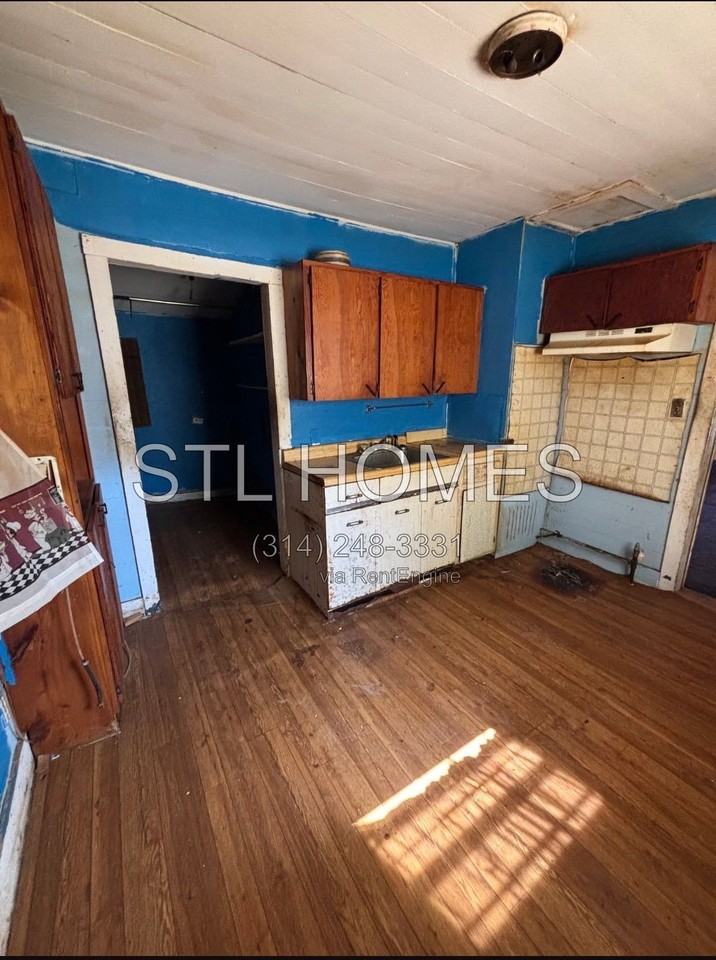 505 Sicily St - Photo 2 of 6