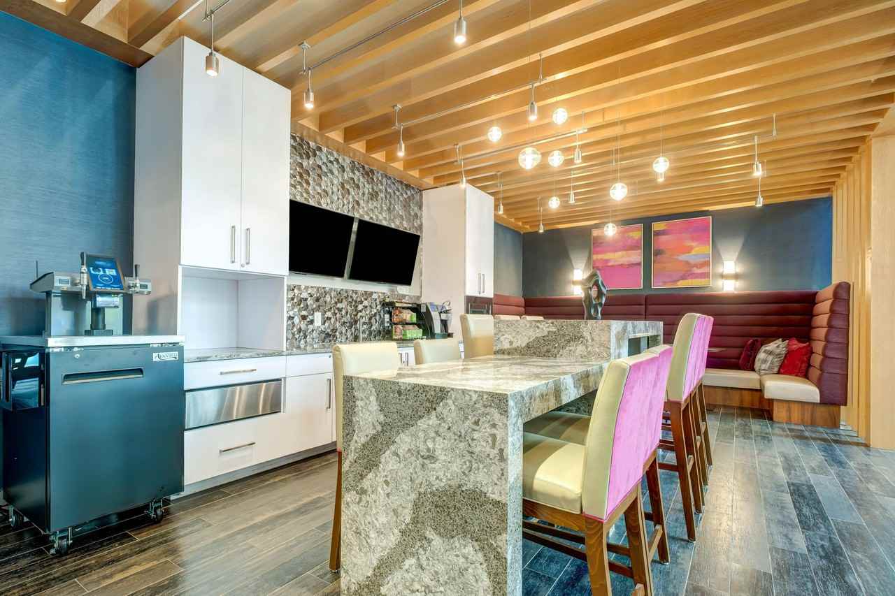 Berkshire Chapel Hill - Photo 5 of 50