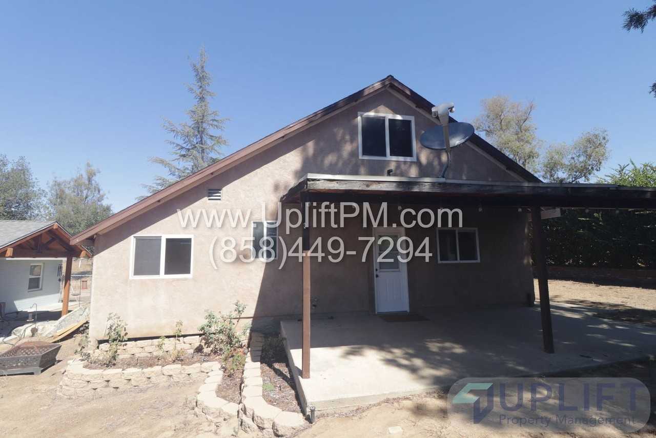 320 3rd St - Photo 2 of 20
