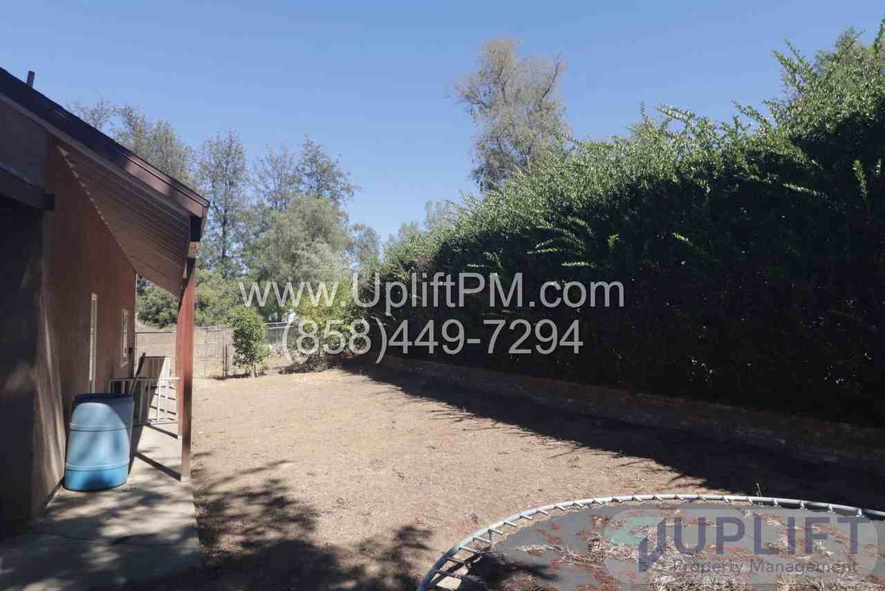 320 3rd St - Photo 3 of 20