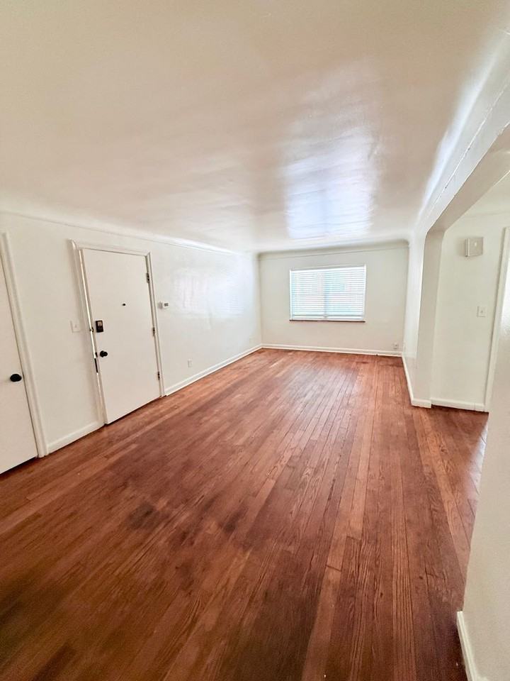 1643 Anita Pl #2 - Photo 3 of 10