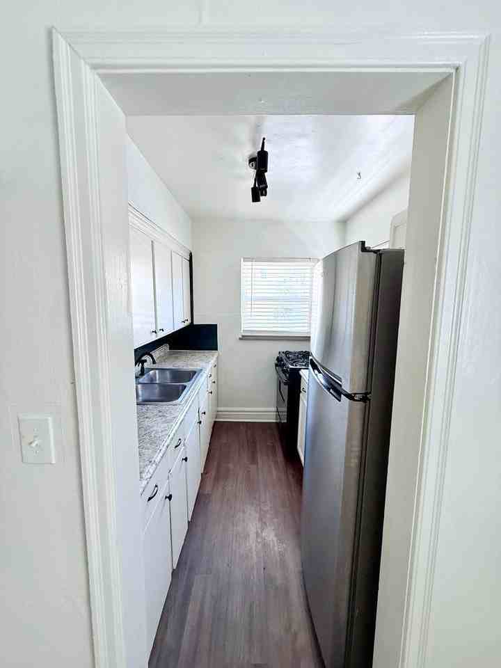 1643 Anita Pl #2 - Photo 5 of 10
