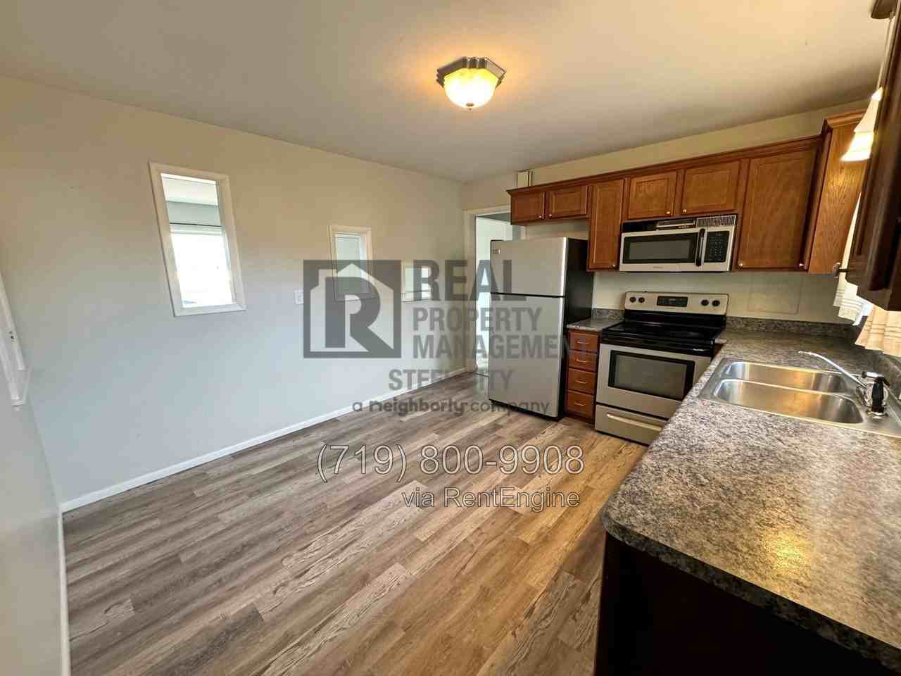 1017 Constitution Rd - Photo 5 of 19