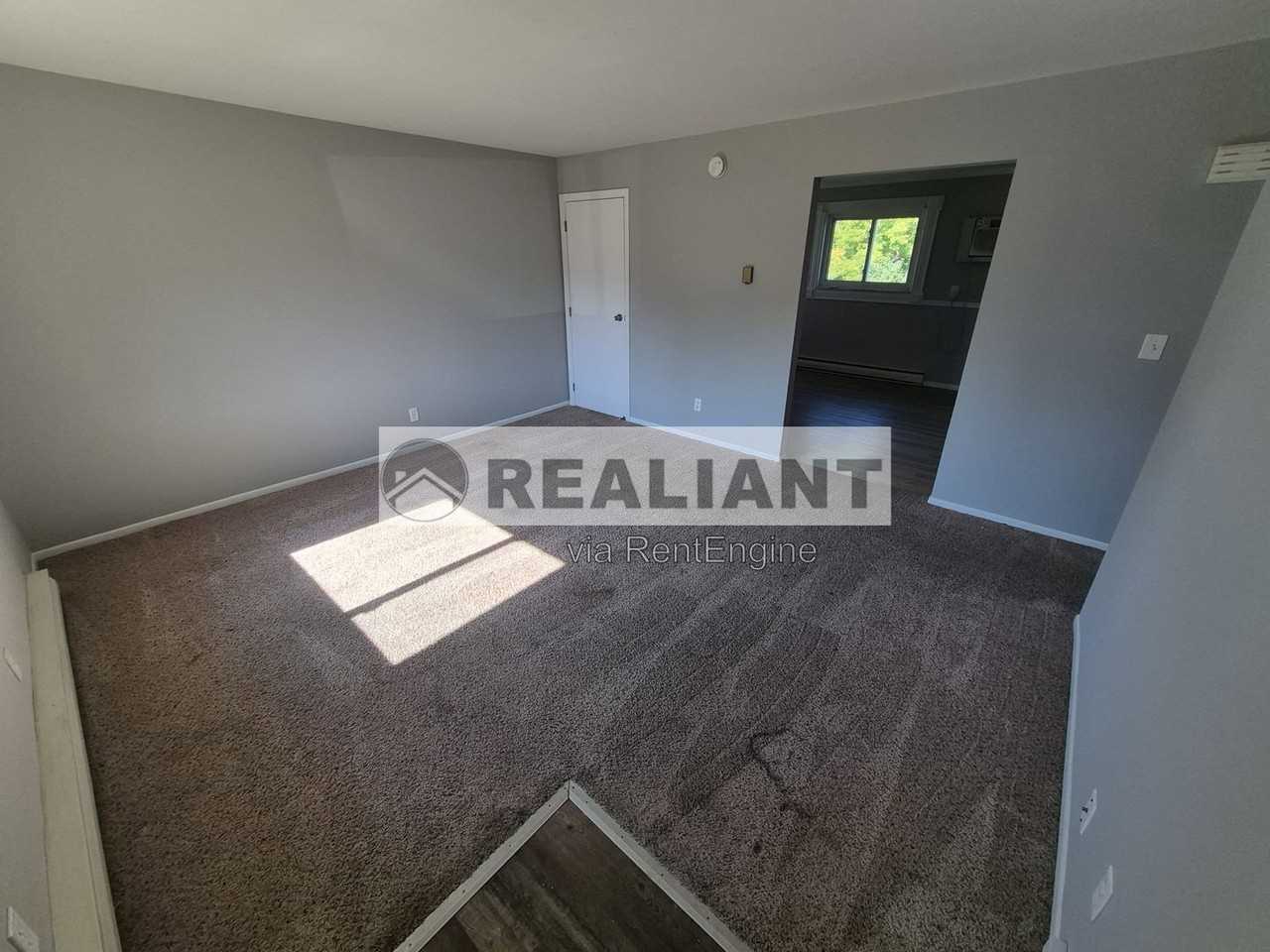 5085 Wooddale Dr - Photo 3 of 17