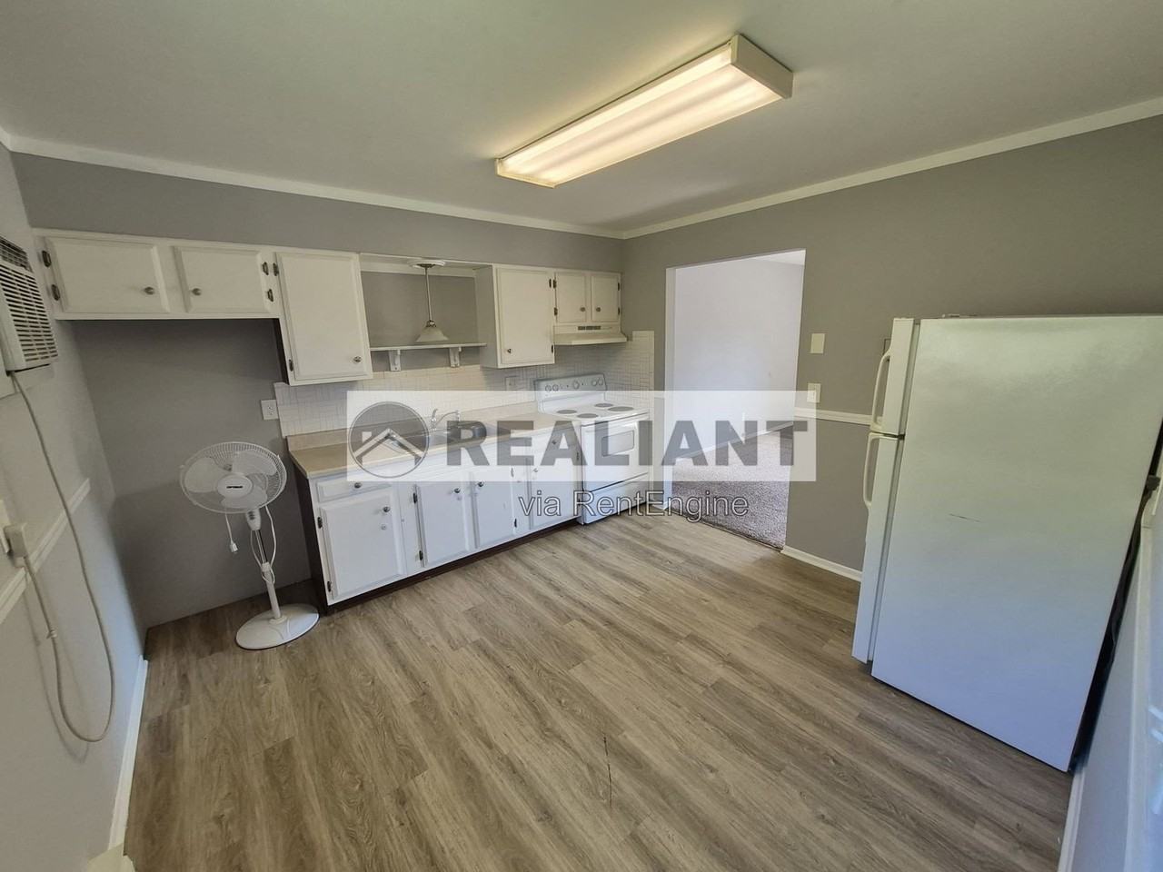 5085 Wooddale Dr - Photo 5 of 17