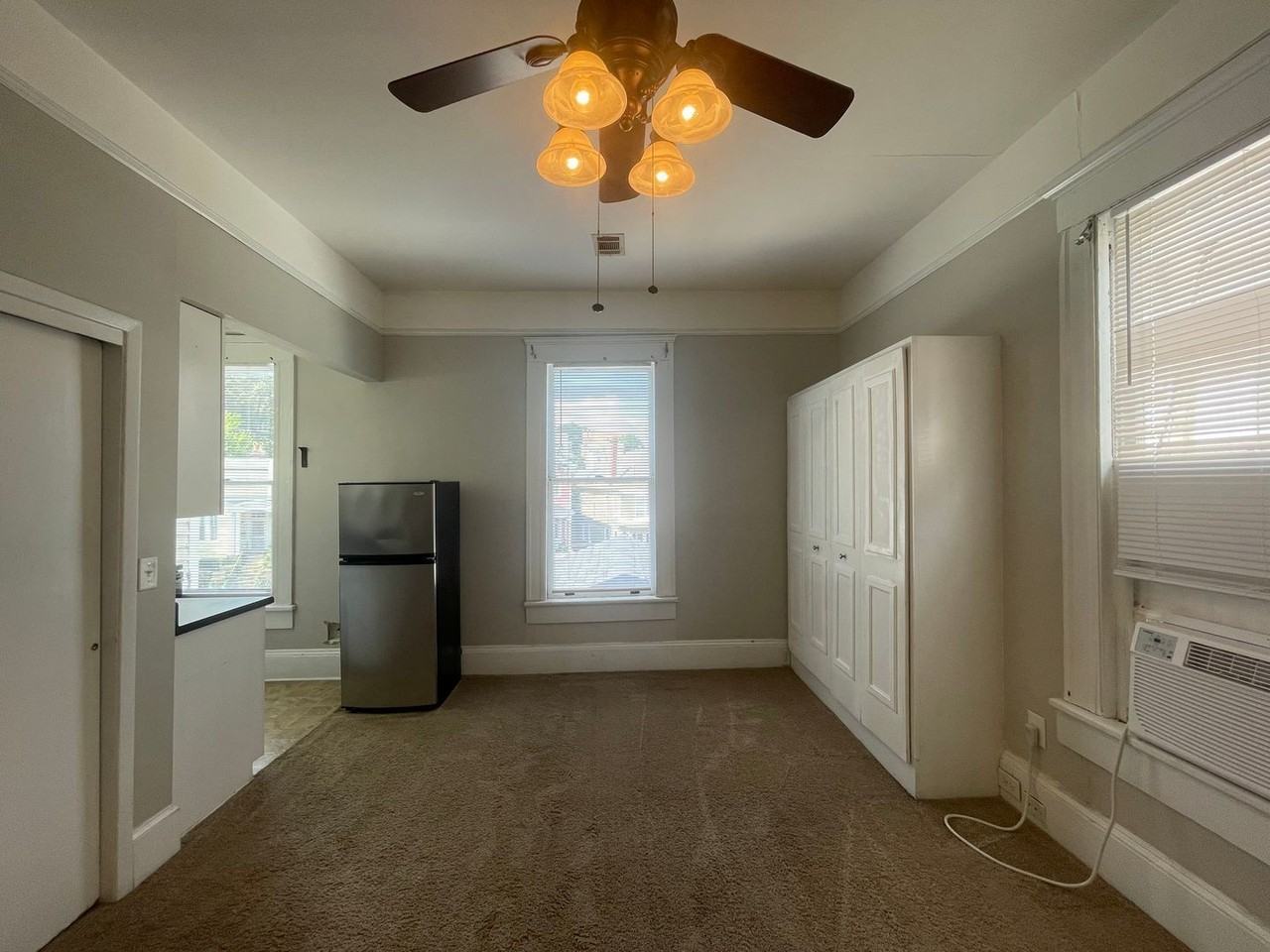 946 Magnolia St #8 - Photo 4 of 10