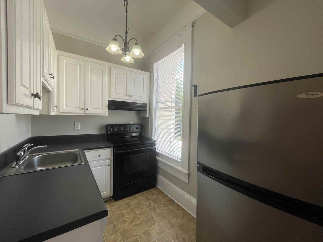 946 Magnolia St #8 - Photo 5 of 10