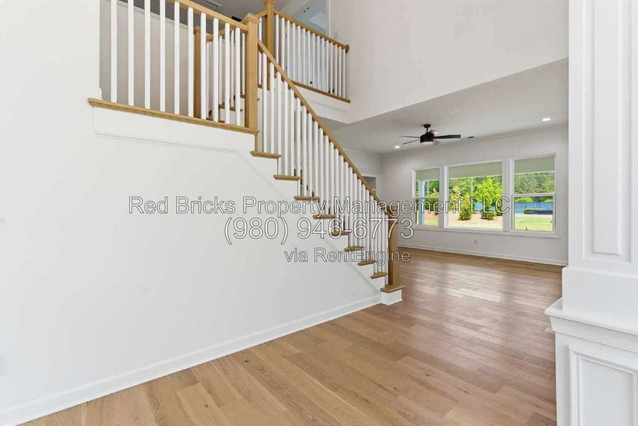 4016 Dahlia Dr - Photo 7 of 50