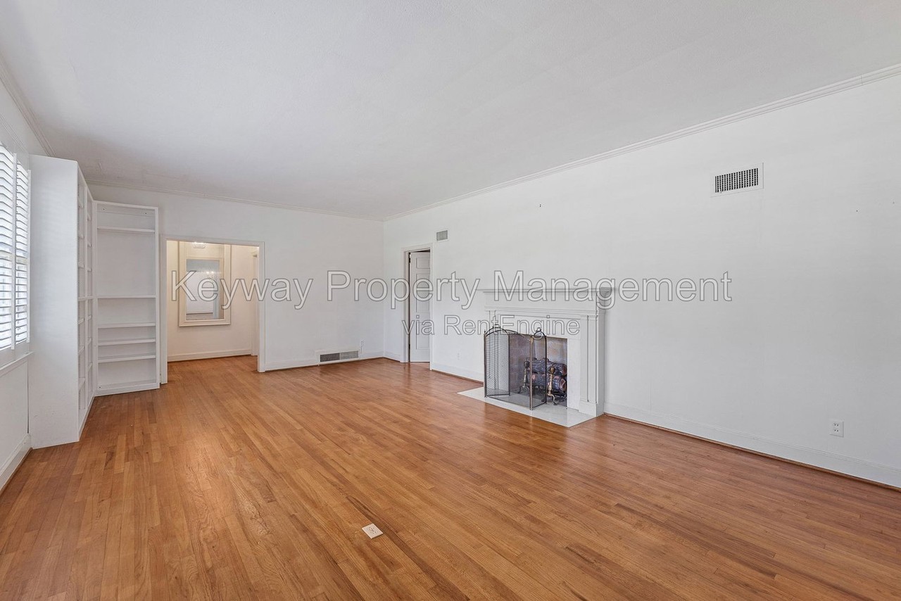 822 Johns Rd - Photo 5 of 26