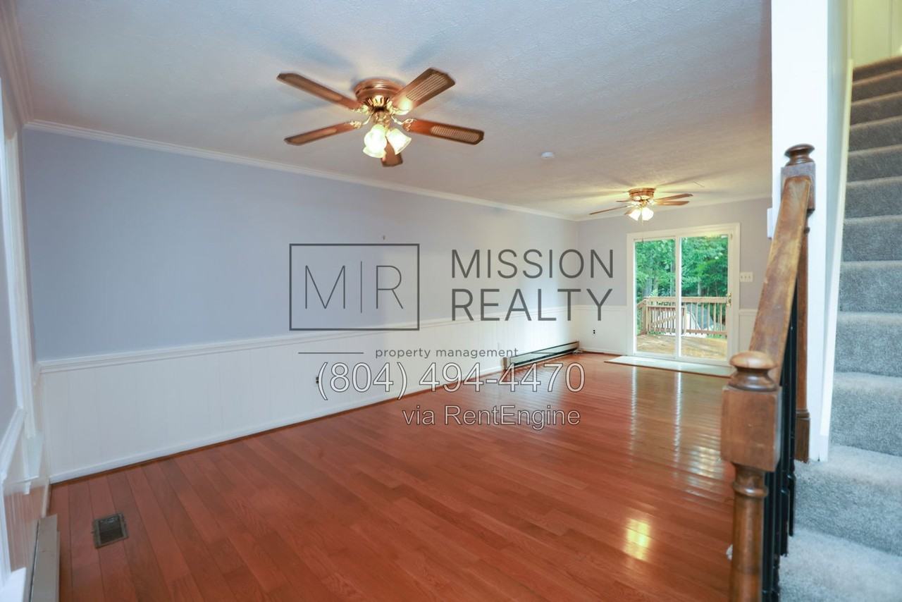 1503 King Charles Ct - Photo 4 of 24