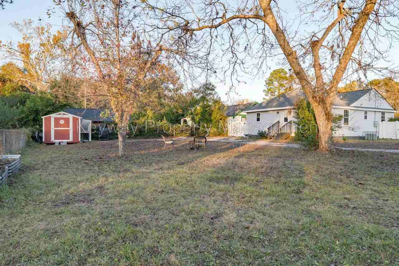 1877 Kissingbower Rd - Photo 2 of 16