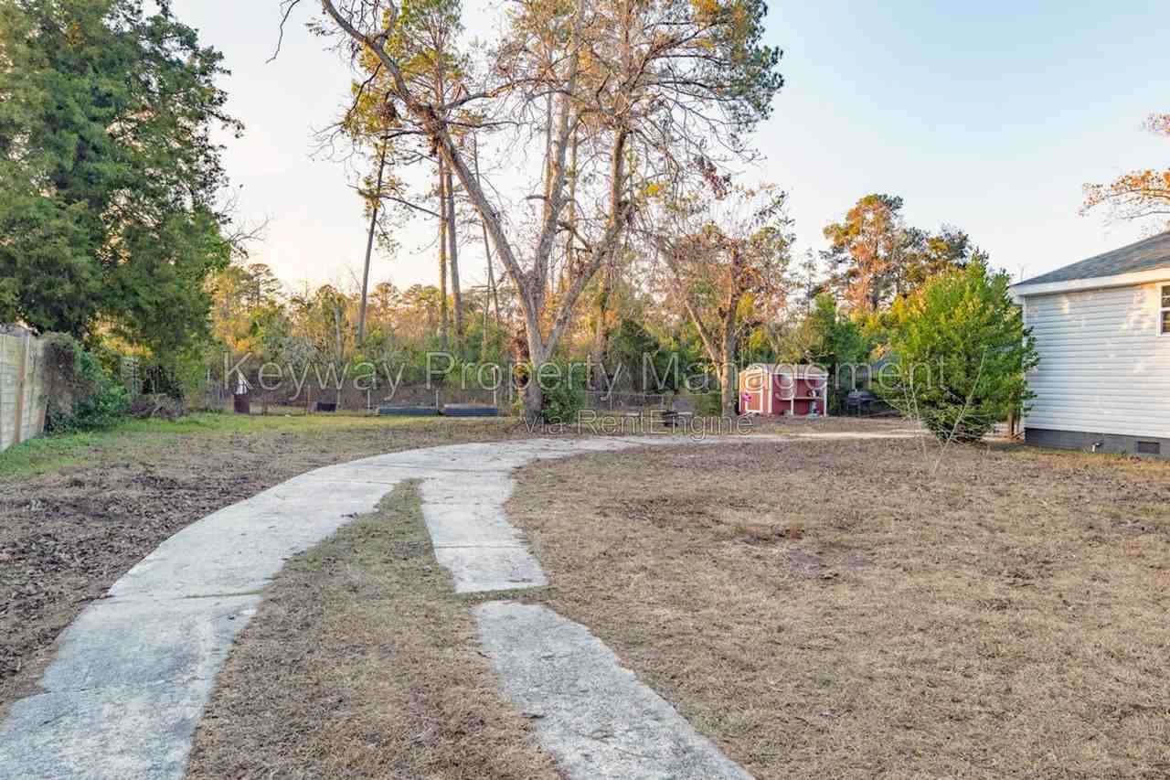 1877 Kissingbower Rd - Photo 3 of 16