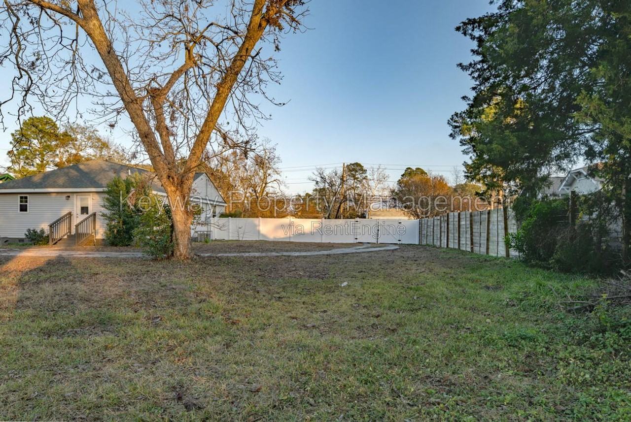1877 Kissingbower Rd - Photo 4 of 16