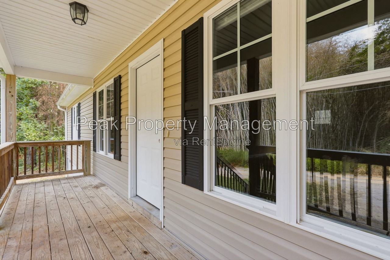 7201 Bennington Rd - Photo 4 of 22