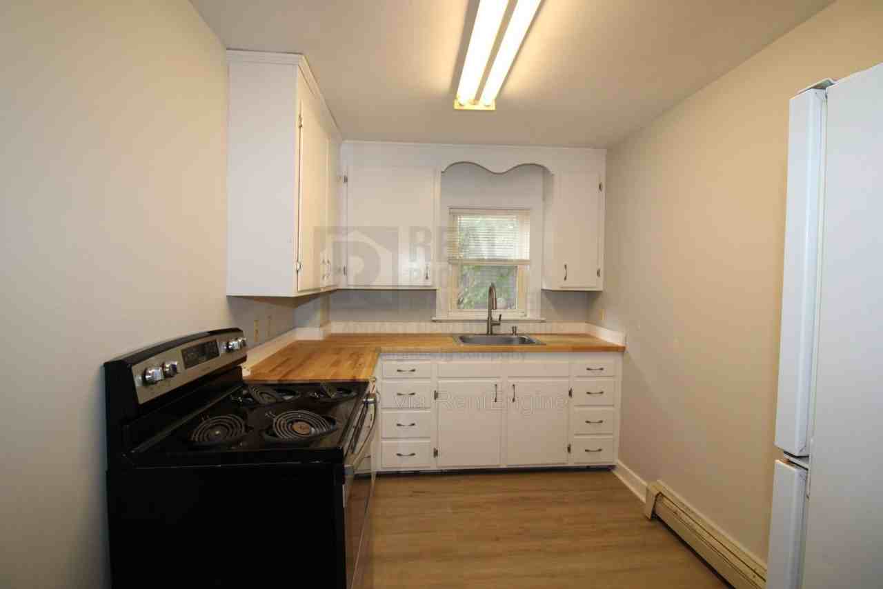 11 Maple St - Photo 2 of 12