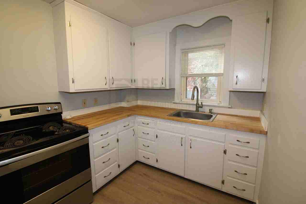11 Maple St - Photo 3 of 12