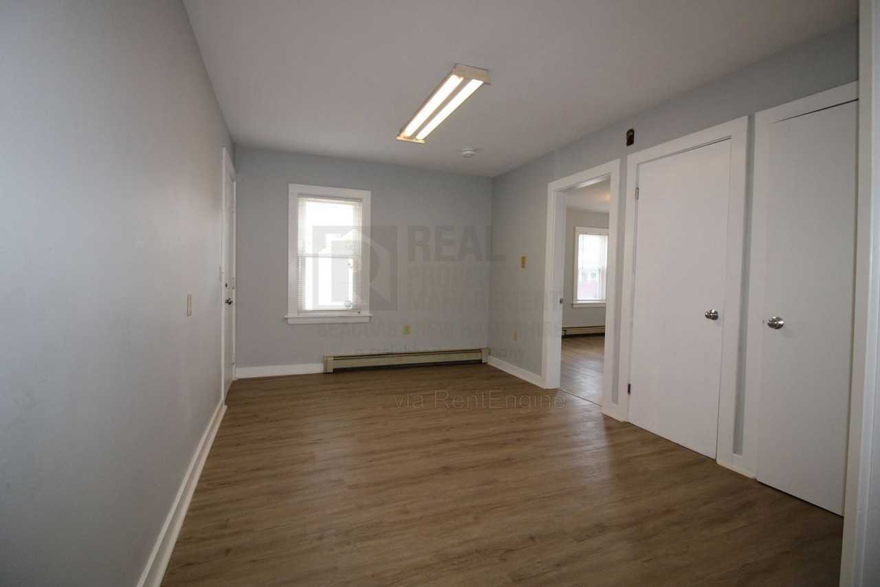 11 Maple St - Photo 4 of 12