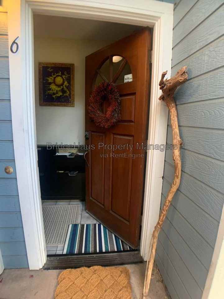1434 Essex St #6 - Photo 4 of 26