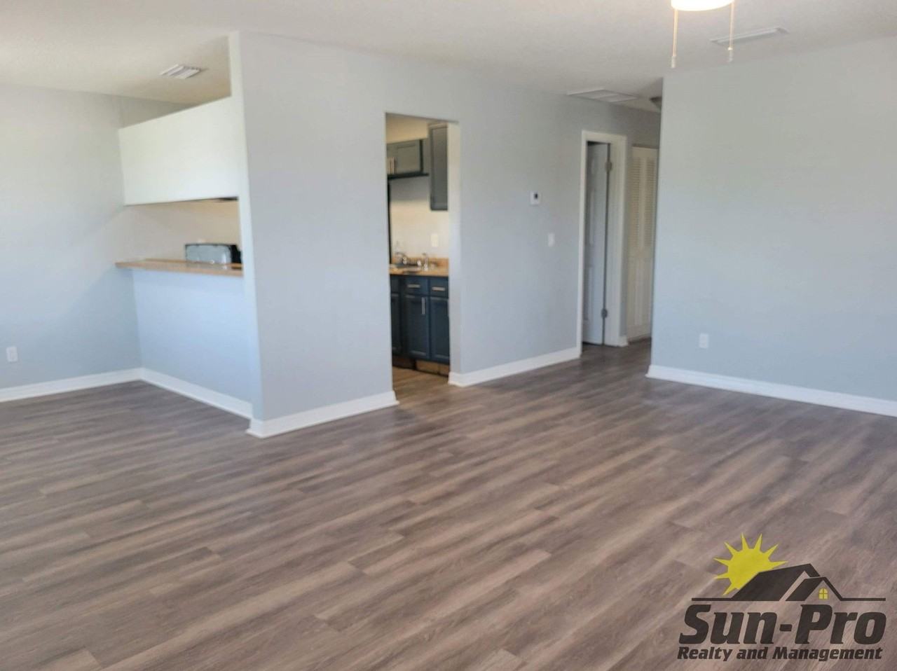 515 Silver Beach Ave #6 - Photo 3 of 10