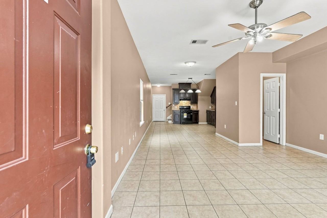 1718 Roxella St #B - Photo 2 of 24