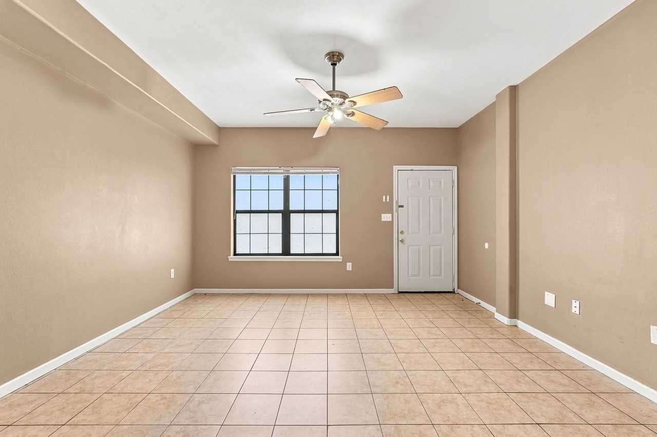 1718 Roxella St #B - Photo 3 of 24