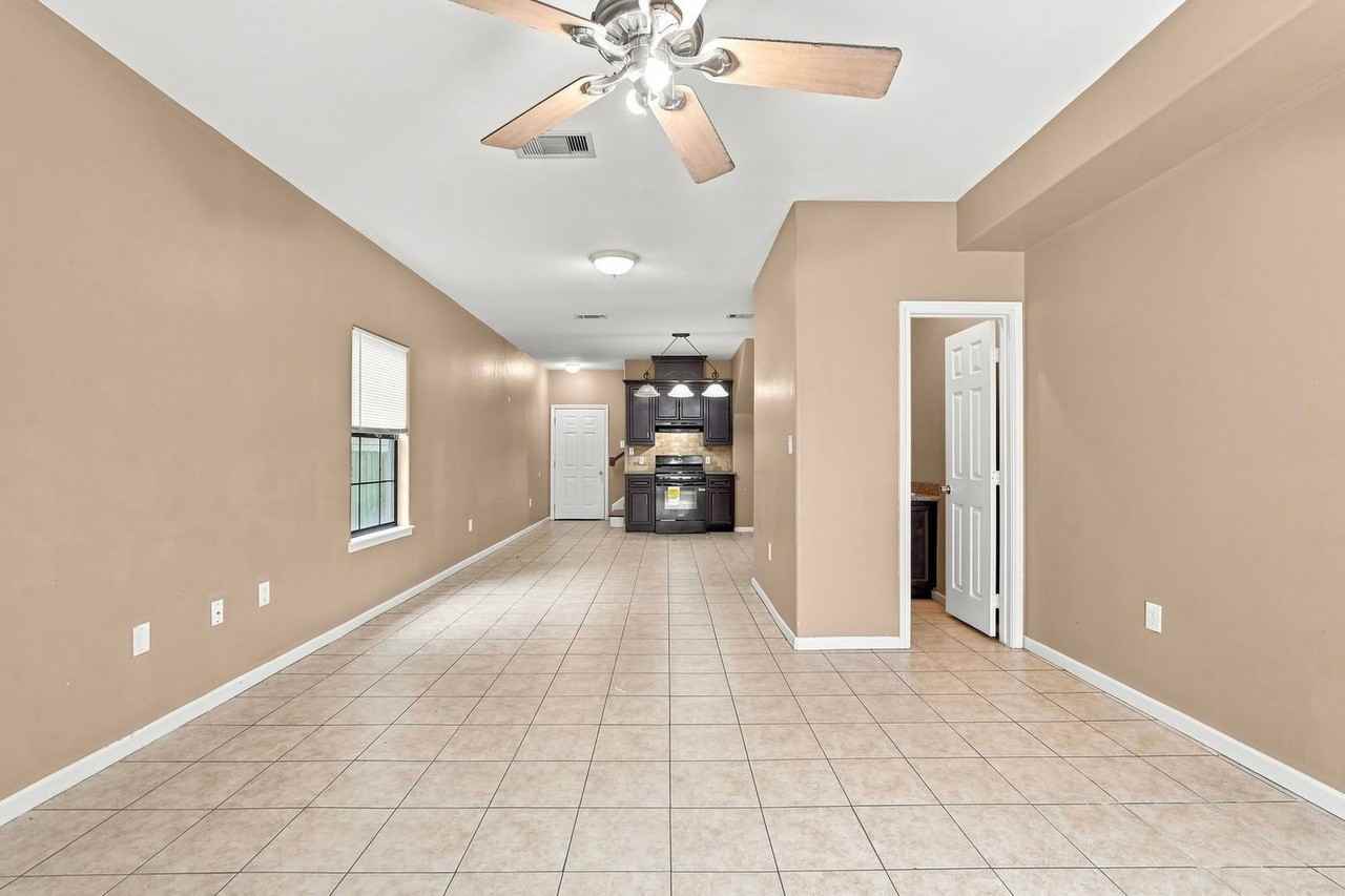 1718 Roxella St #B - Photo 4 of 24