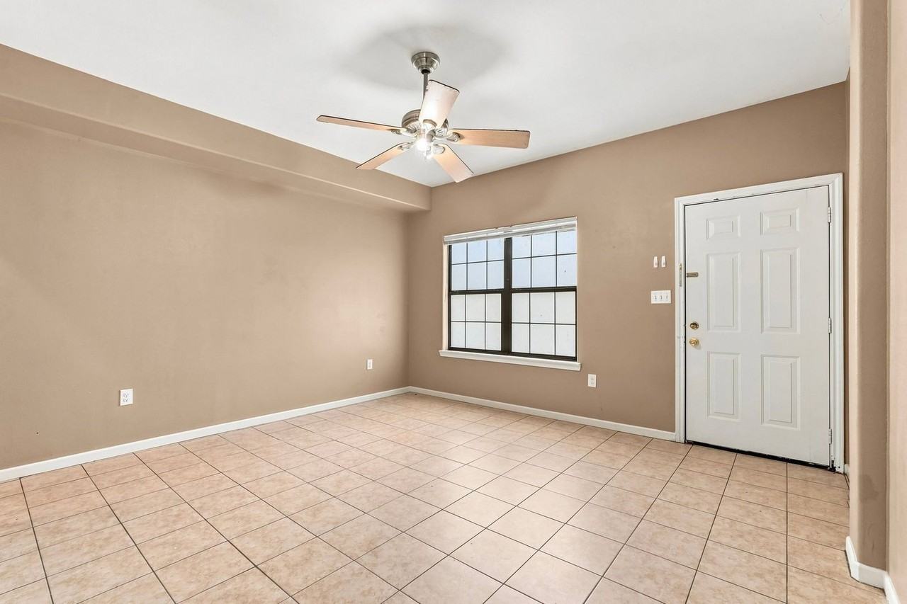 1718 Roxella St #B - Photo 5 of 24