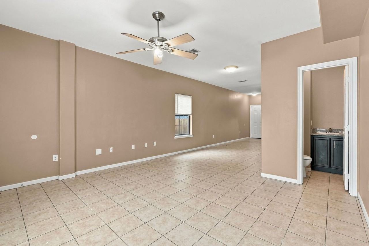 1718 Roxella St #B - Photo 7 of 24