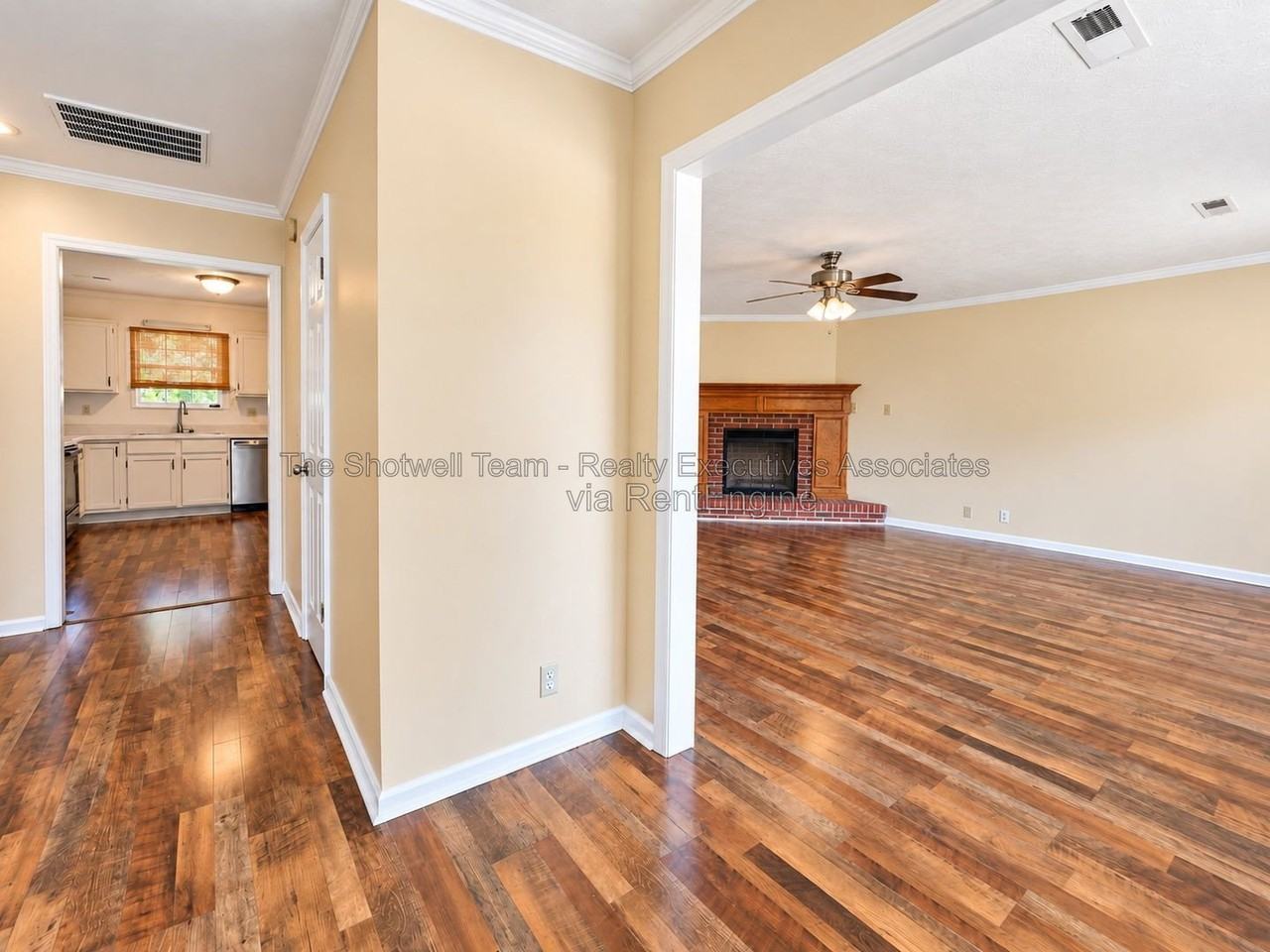 407 Herringbone Ct - Photo 4 of 18