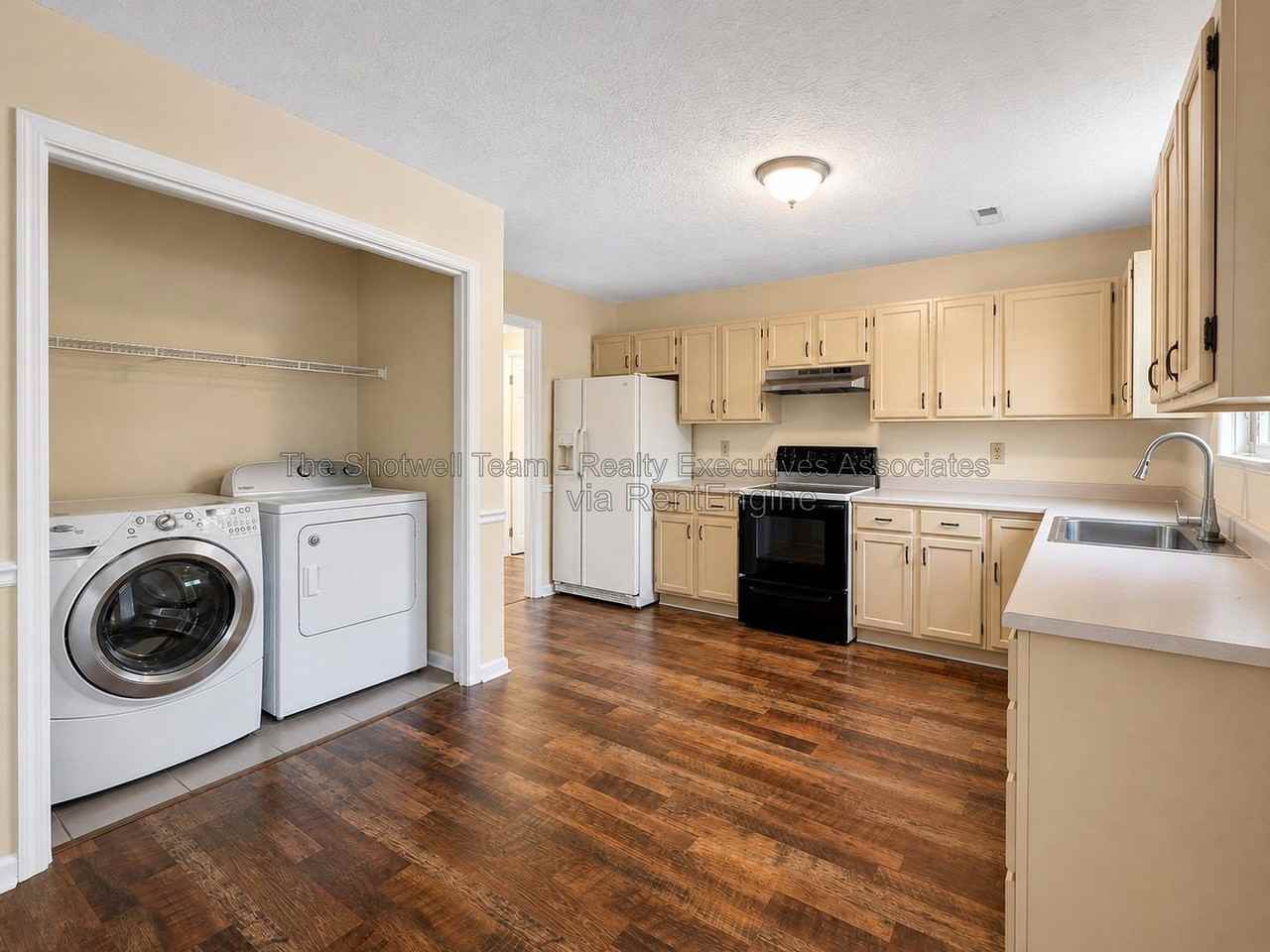 407 Herringbone Ct - Photo 5 of 18