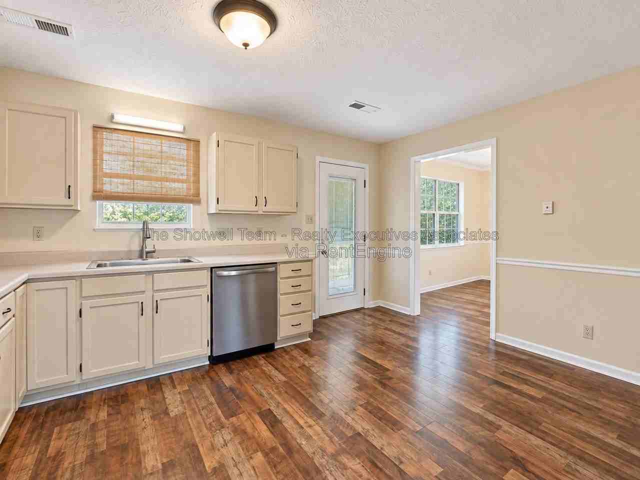 407 Herringbone Ct - Photo 7 of 18