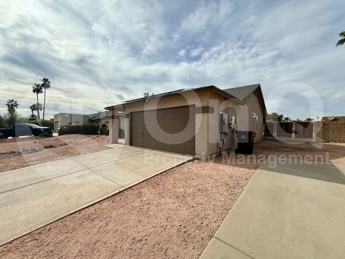19028 N 8th Ave - Photo 2 of 24